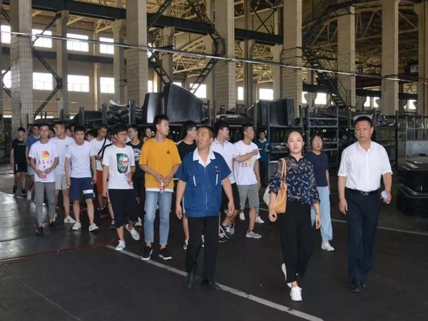 高校大学生来星辉平台科普基地实践学习